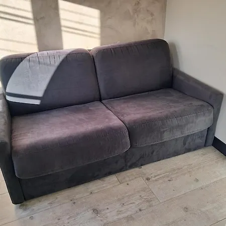 Studio Apartment *
